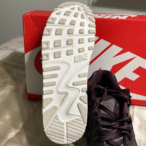 Nike Air Max 90 Burgundy Leather Woman Sneakers Size 8 - Almost New! - Picture 3 of 7